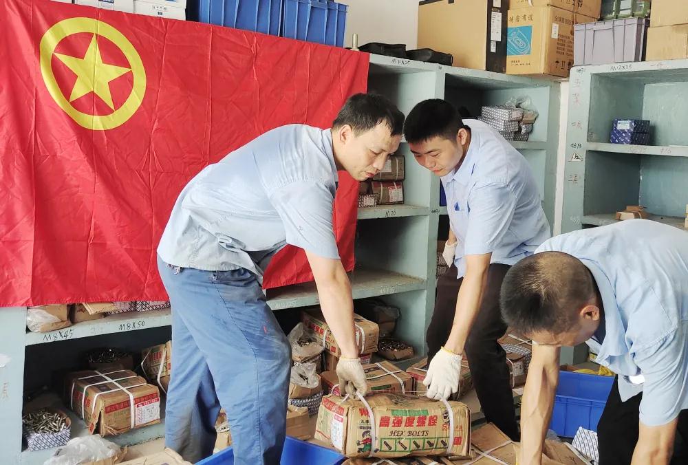 當好生力軍 青年勇?lián)?jpg 當好生力軍 青年勇?lián)?jpg